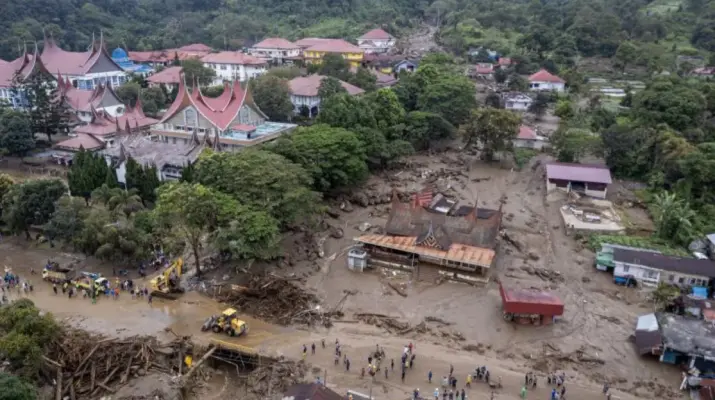 Akses Jalan Padang-Solok Mulai Dibuka Bertahap Usai Tertutup Material Banjir Bandang